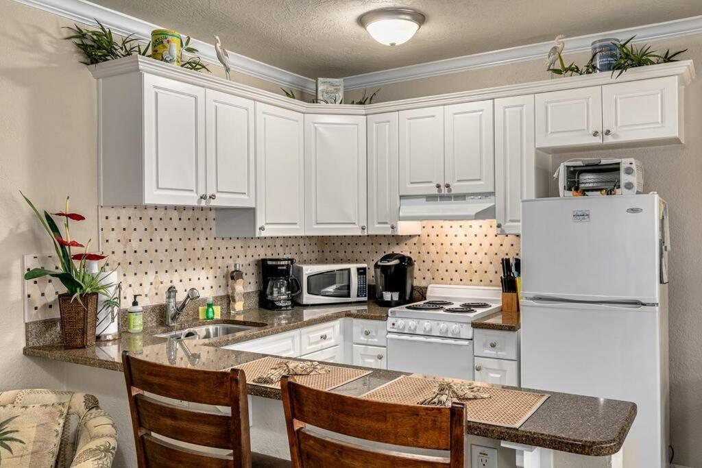 Walk To The Beach And Restaurants! - Coconut Villa'S Suite 2 St. Pete Beach Exterior foto